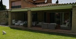 426, se alquila en JULIO casa con espectacular jardin