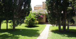 426, se alquila en JULIO casa con espectacular jardin