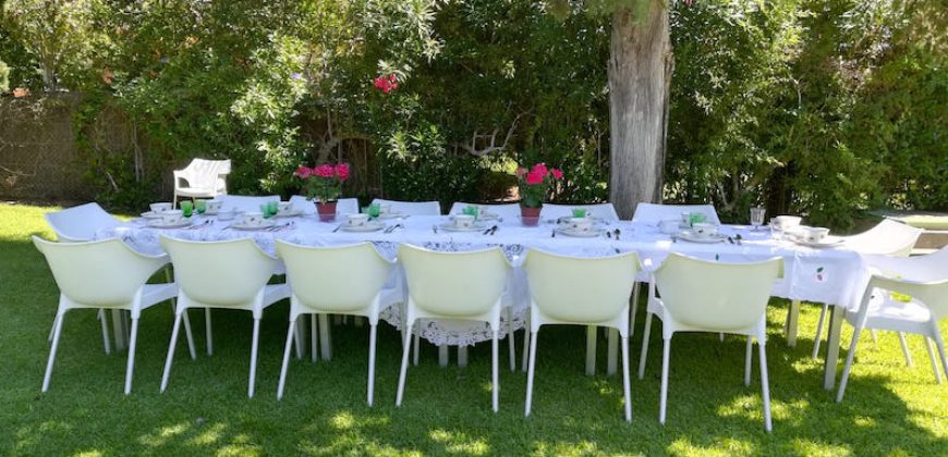 426, se alquila en JULIO casa con espectacular jardin