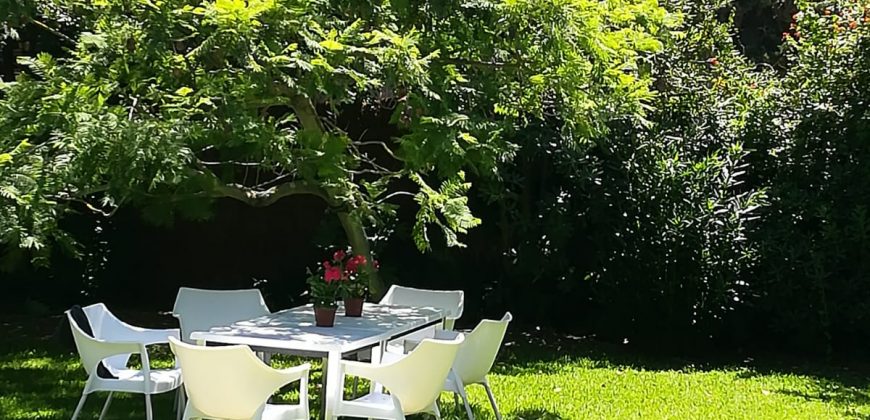 426, se alquila en JULIO casa con espectacular jardin