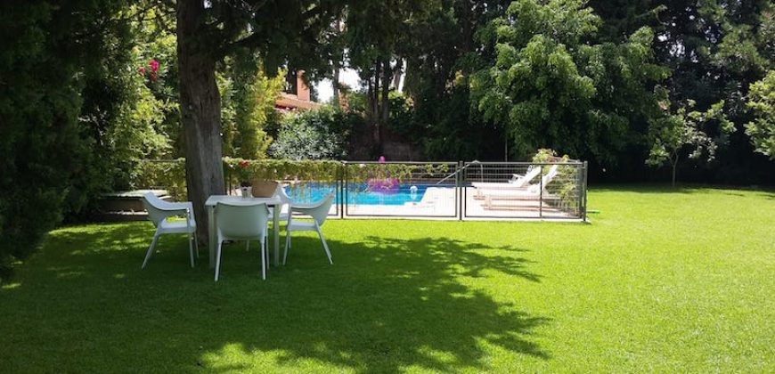 426, se alquila en JULIO casa con espectacular jardin