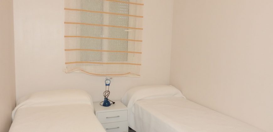 698, disponible en Junio hasta 15 Julio adosado al lado de la playa