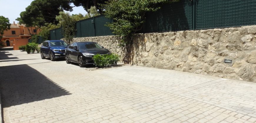 698, disponible en Junio hasta 15 Julio adosado al lado de la playa