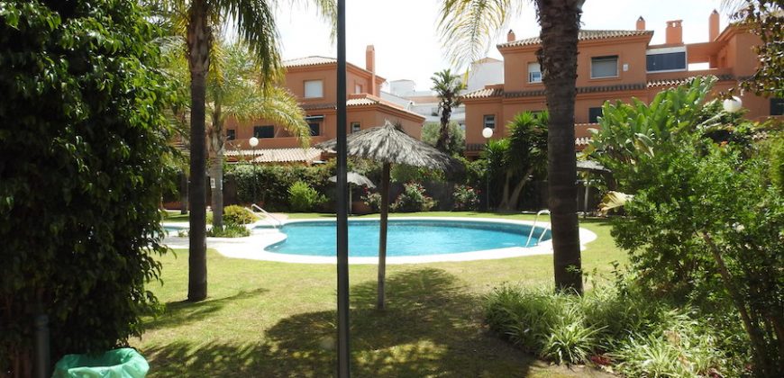 698, disponible en Junio hasta 15 Julio adosado al lado de la playa