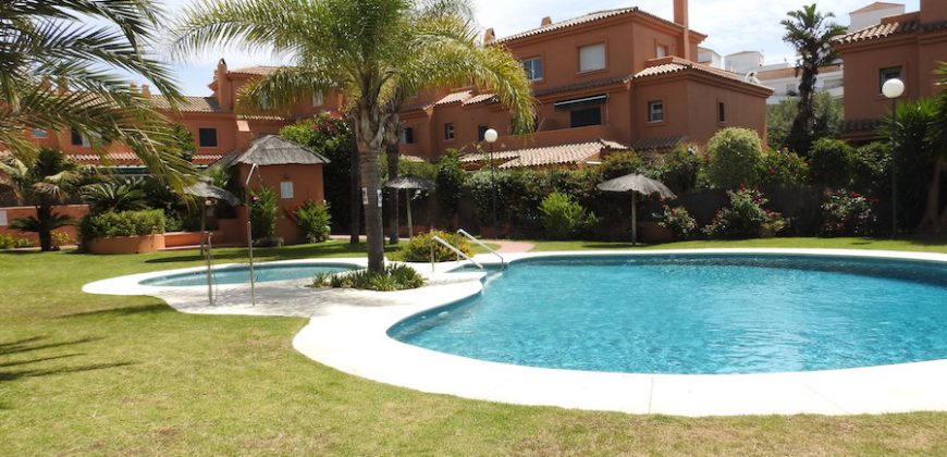 698, disponible en Junio hasta 15 Julio adosado al lado de la playa