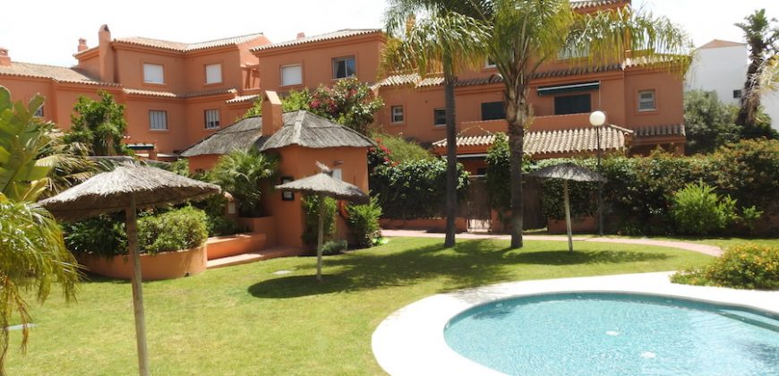 698, disponible en Junio hasta 15 Julio adosado al lado de la playa
