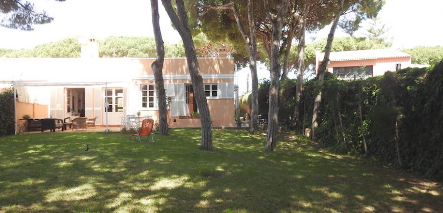 651, se alquila en Julio esta casa en Vistahermosa cerca de la playa