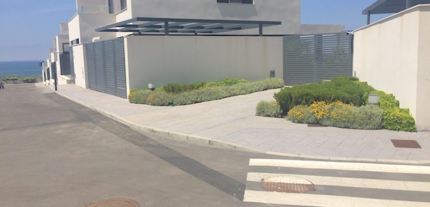456, se alquila casa en urbanización de lujo