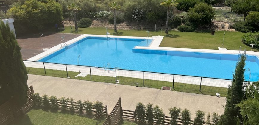 736, Se alquila anual ático a estrenar